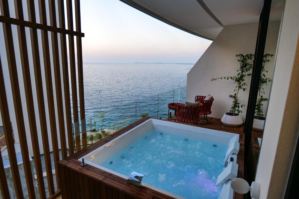 Superior Suite Side Sea View